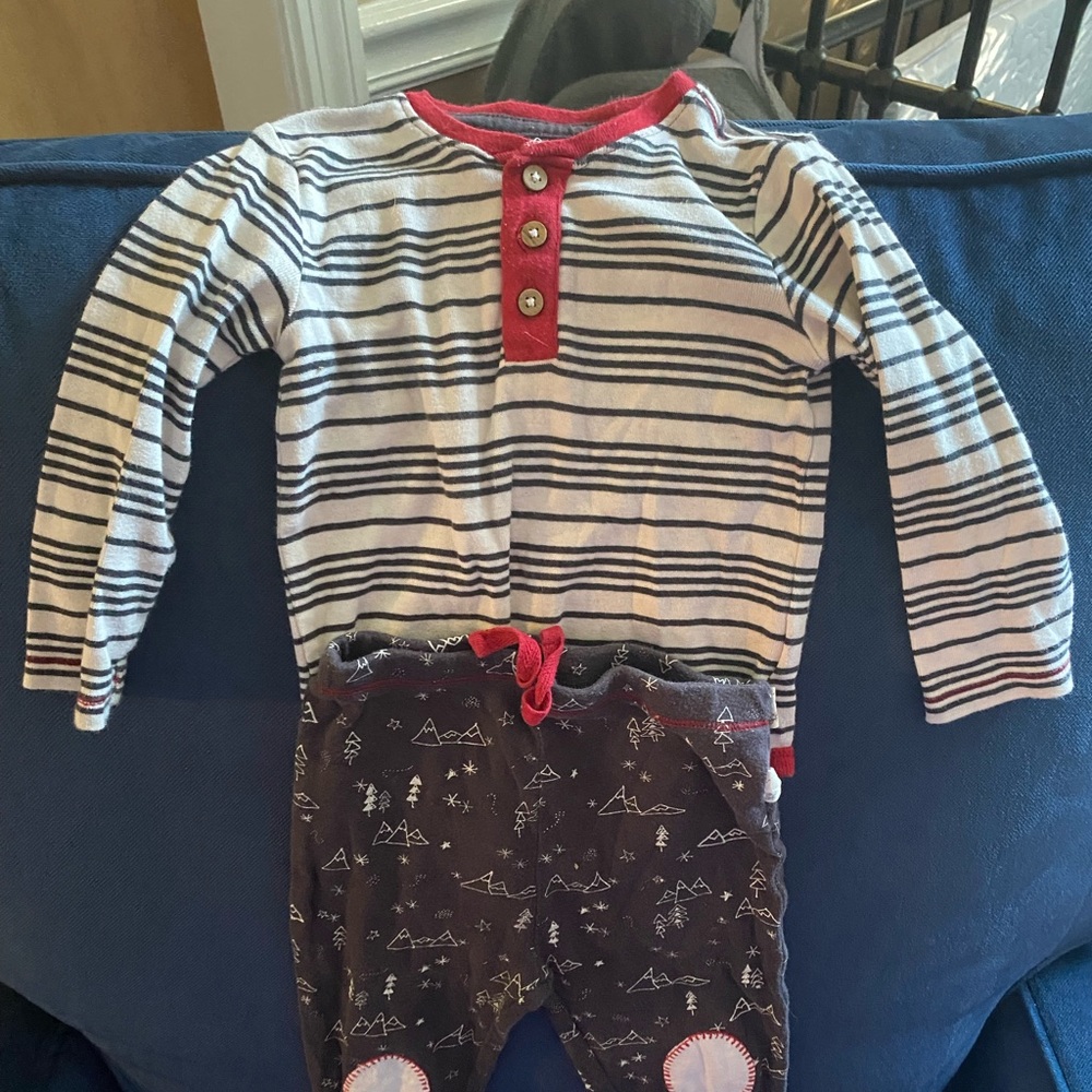 Burt’s Bees Baby outfit